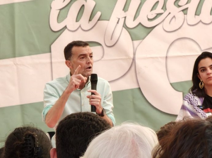 El coordinador federal de Izquierda Unida (IU), Antonio Maíllo, en la 25 Fiesta del Partido Comunista de Andalucía (PCA). (Foto de archivo).