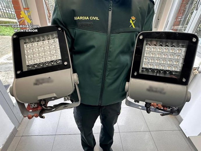La Guardia Civil investiga a dos personas por el robo de focos LED en el carril ciclo-peatonal Logroño-Villamediana