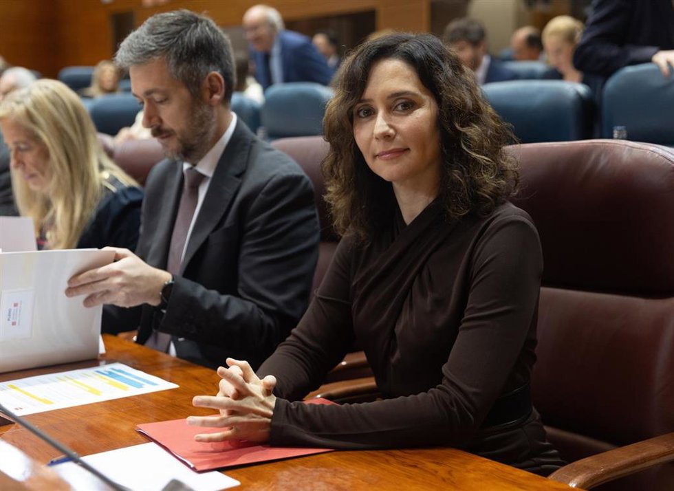 La presidenta de la Comunidad de Madrid, Isabel Díaz Ayuso, durante un pleno en la Asamblea de Madrid, a 3 de abril de 2025, en Madrid (España).