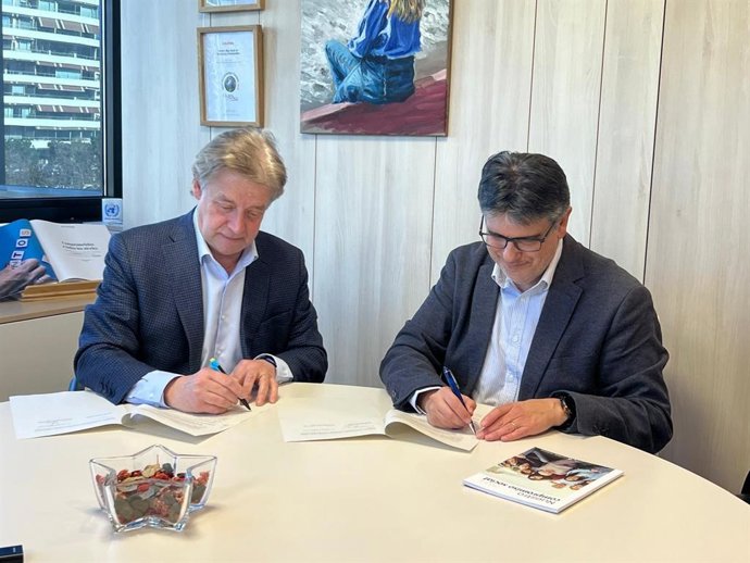 Momento de la firma del acuerdo.