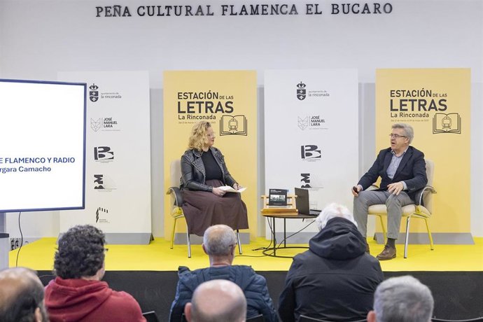 Charla de Ildefonso Vergara sobre su obra 'Cien años de flamenco y radio' en la Casa del Flamenco de La Rinconada.