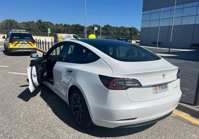 Vehículo del taxista denunciado con matrícula andorrana.
