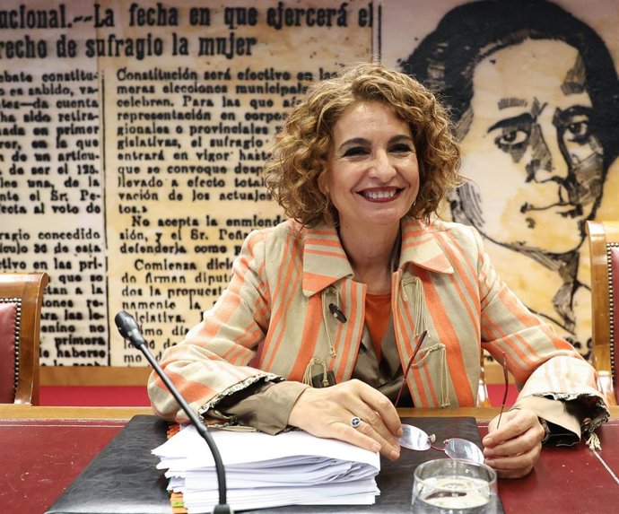 La vicepresidenta primera y ministra de Hacienda, María Jesús Montero, en la comisión de Hacienda del Senado.