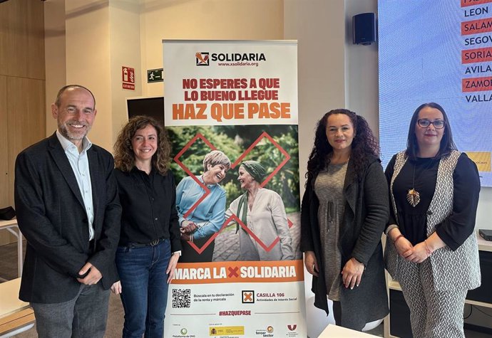 El presidente de la Plataforma de Organizaciones de Infancia de Castilla y León, Antonio Rodríguez; la directora de Comunicación de Plena Inclusión, Eva Martín; Moraima del Valle, beneficiaria de Red Íncola, y Jésica Joaquín, del Programa Tanit.