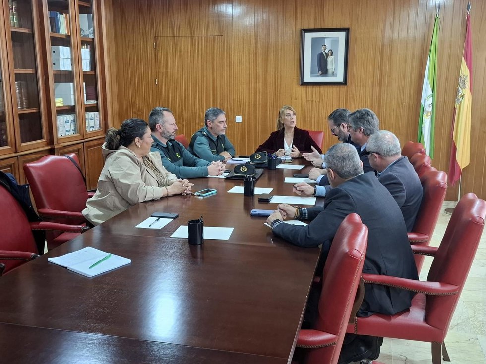 Reunión en la Subdelegación sobre el dispositivo por la menor desaparecida.