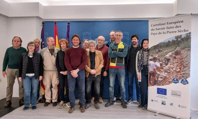 Participantes en el proyecto europeo para preservar y fomentar la 'pedra en sec'