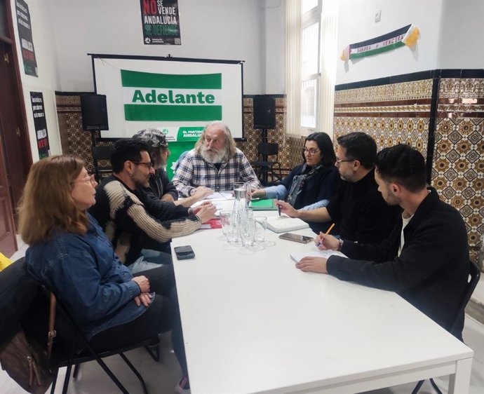 Reunión de Adelante Andalucía con sindicatos sanitarios
