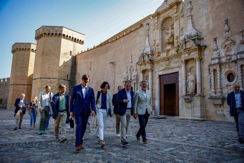 Archivo - El presidente de la Generalitat, Salvador Illa, reúne a los 16 consellers de su Govern en unas jornadas de trabajo en el Arxiu Montserrat Tarradellas i Maci del Monestir de Poblet, a 30 de agosto d e2024, en Poblet, Tarragona, Catalunya (Espa