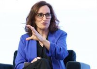 Mónica García acusa a Abascal de hacer "malabares" para "justificar" los aranceles de su "amigo" Trump