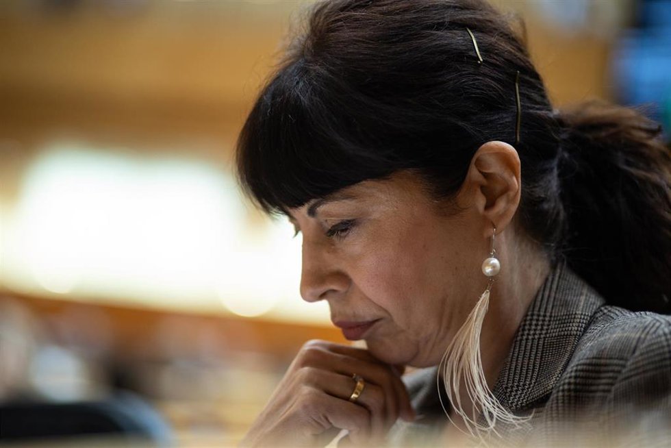 La ministra de Igualdad, Ana Redondo, durante una sesión de control al Gobierno, en el Senado, a 25 de marzo de 2025, en Madrid (España). 