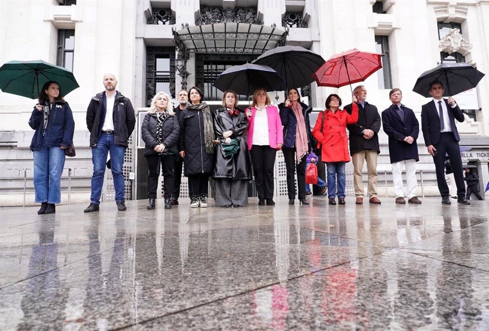 La Corporación madrileña se une en el dolor por la muerte de los dos bomberos de Alcorcón