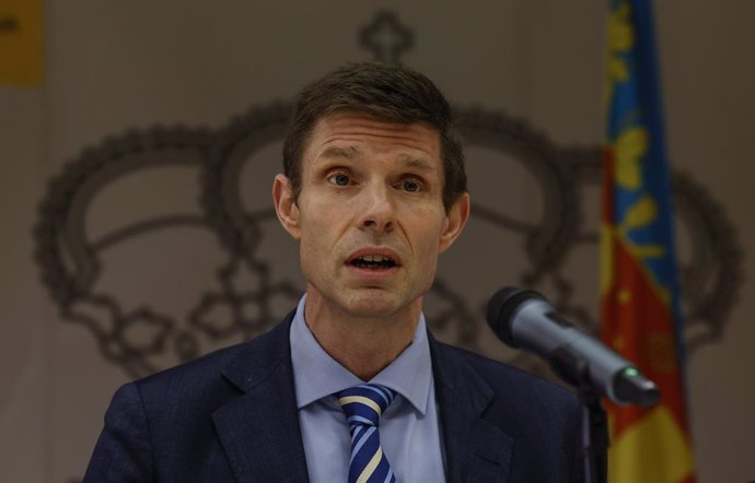 El presidente del Consorcio de Compensación de Seguros y director general de Seguros y Fondos de Pensiones del Ministerio de Economía, Comercio y Empresa, José Antonio Fernández de Pinto, durante un encuentro con los medios de comunicación, en la Delegaci