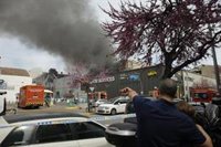 Protecció Civil pone en prealerta el Procicat por el incendio en la nave del Bon Pastor (Barcelona)