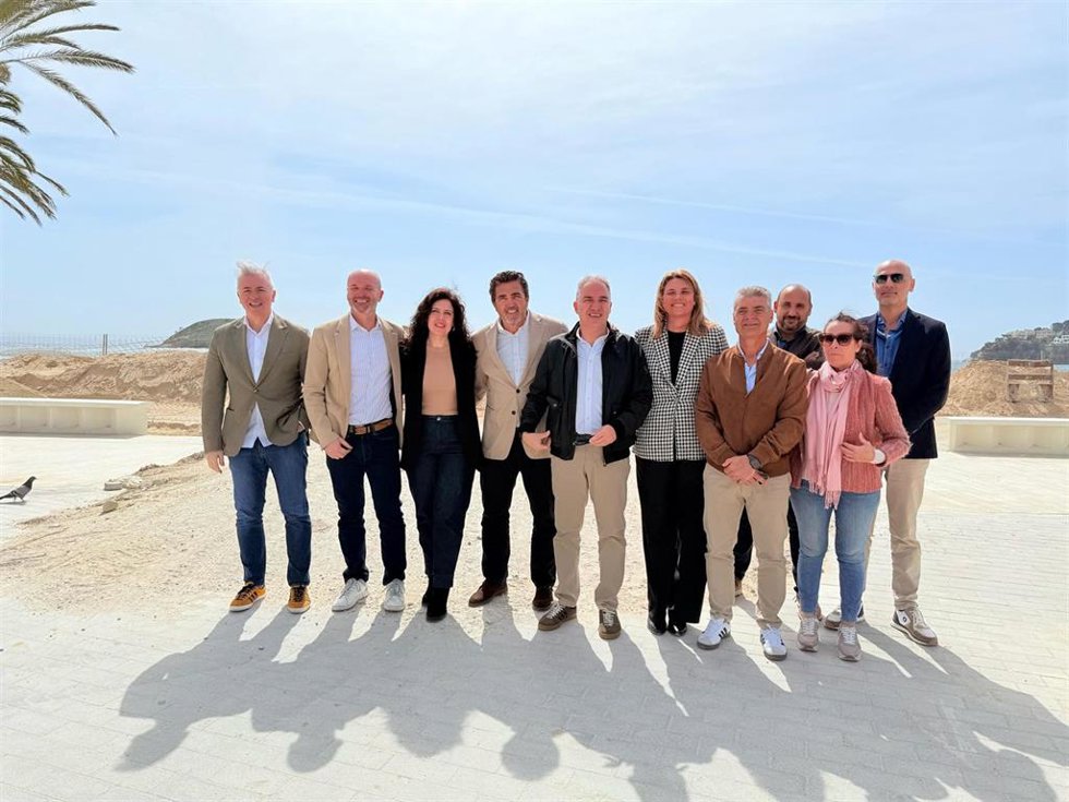 Bendodo y otros cargos 'populares' han visitado varios puntos de Calvi.