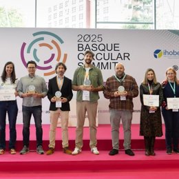 Imagen de los premiados por sus soluciones y productos circulares en el marco del Basque Circular Summit 2025