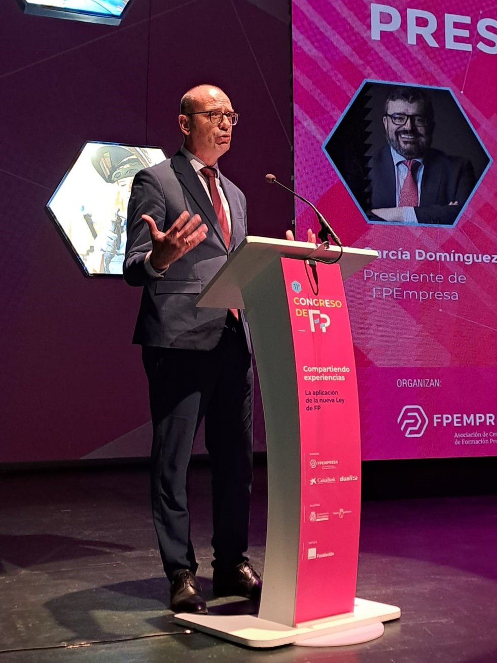 El consejero de Educación y Formación Profesional, Víctor Marín, inaugura el XI Congreso FP Empresa