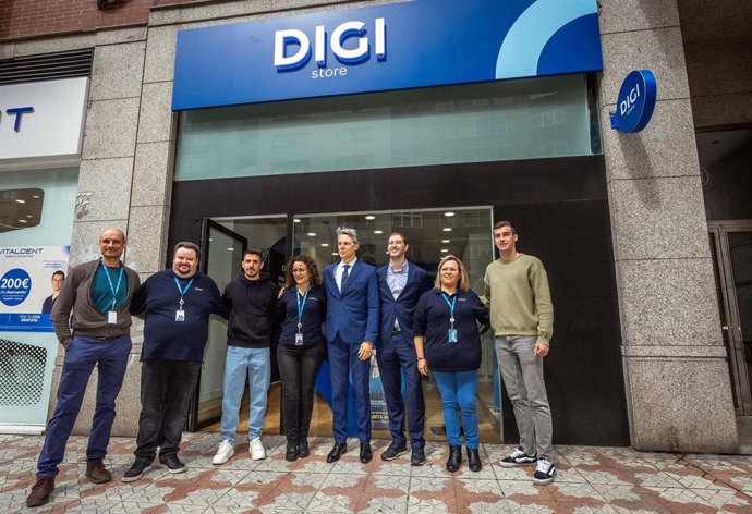 Inauguración de la primera tienda de DIGI en Burgos, en la calle Vitoria, 161.