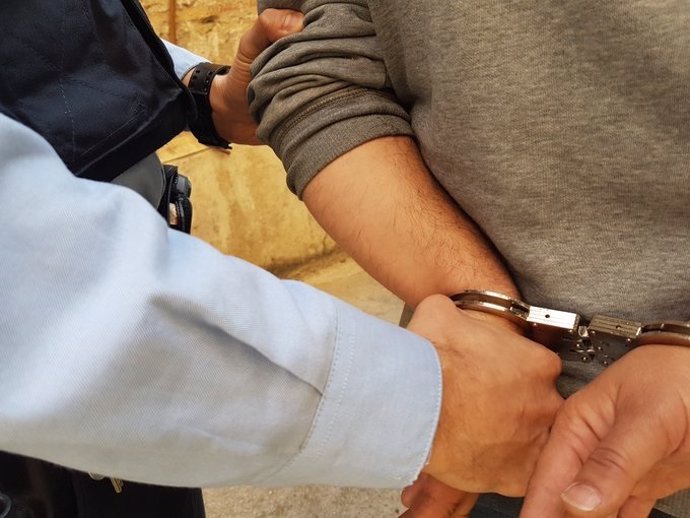 Archivo - Una detenció dels Mossos d'Esquadra