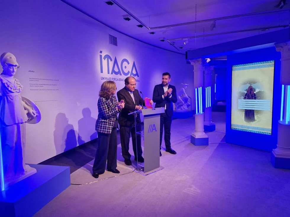 Abanca y Afundación presentan en Vigo una exposición interactiva para mejorar la cultura financiera de los ciudadanos.