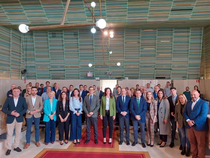 El consejero de Industria, Energía y Minas de la Junta de Andalucía, Jorge Paradela, presenta en Almería el programa de 'Incentivos integrados'.