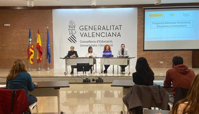 Educació reforça l'atenció de l'alumnat escolaritzat en centres d'entorns vulnerables amb professionals d'educació social