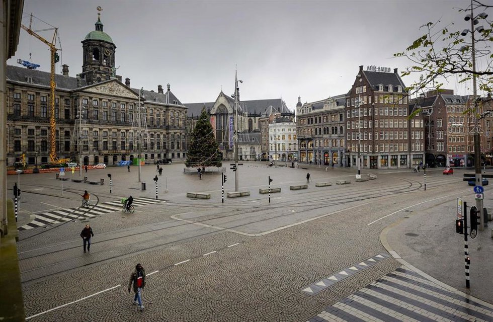 Archivo - Vista general de la plaza Dam en Ámsterdam durantre la pandemia de COVID-19