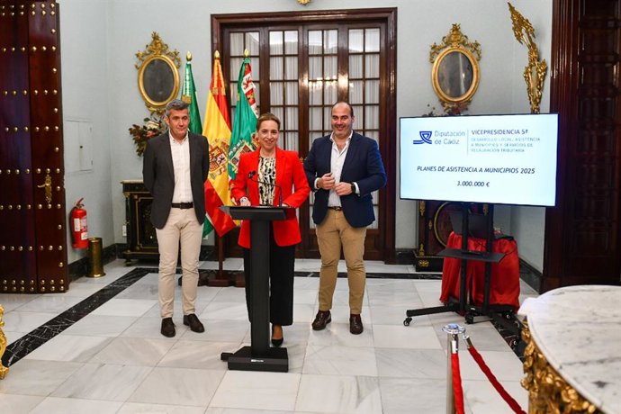 Almudena Martínez presentando el Plan de Asistencia Económica a Municipios de la Diputación.