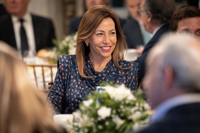Archivo - La alcaldesa de Zaragoza, Natalia Chueca, durante un desayuno informativo