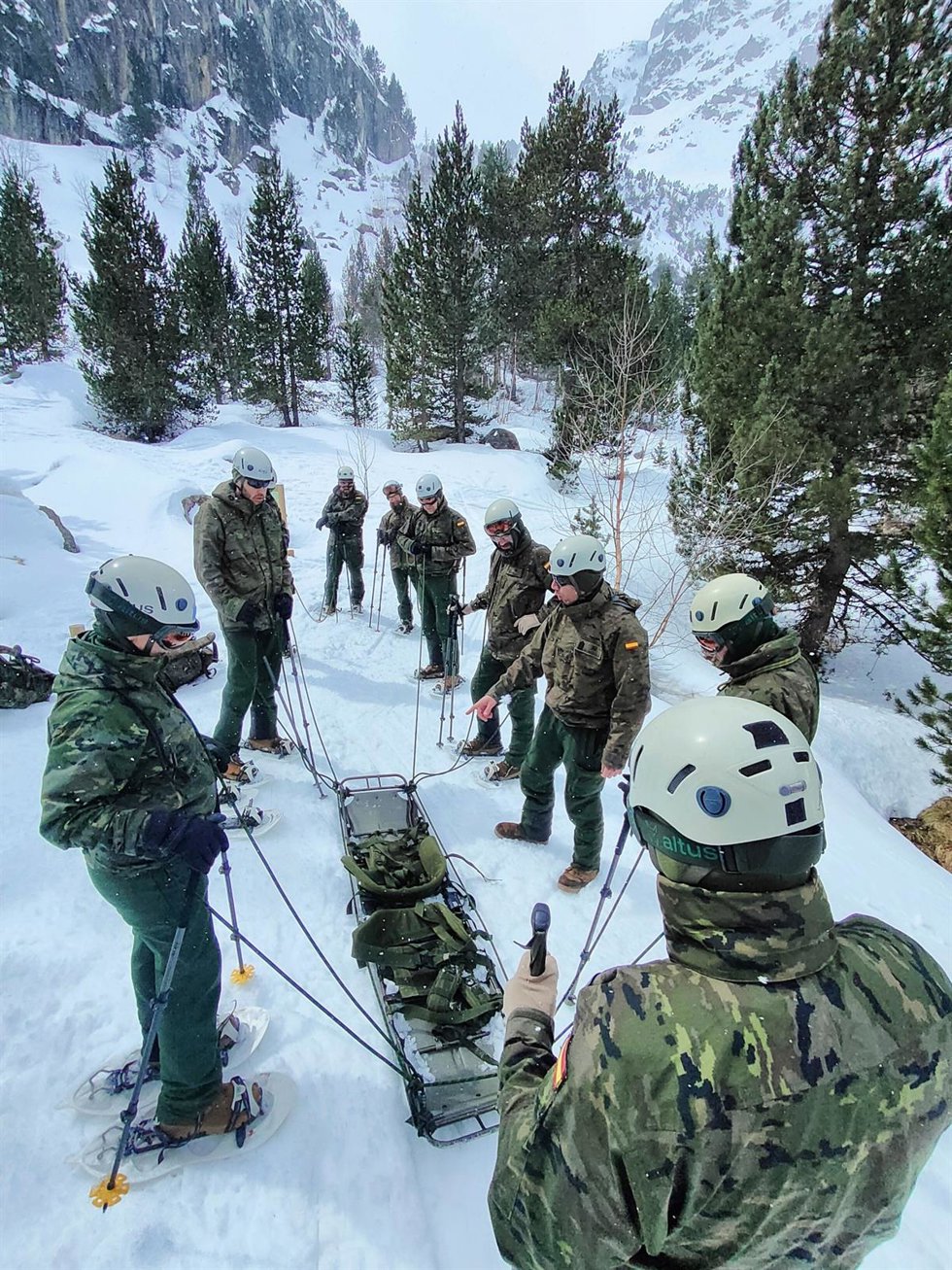 Efectivos del Ejército de Tierra se adiestran en el Pirineo leridano para ir a la Antártida
