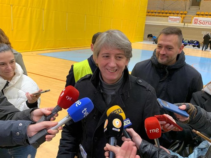 Carlos Martínez visita el pabellón de Los Pajaritos en Soria