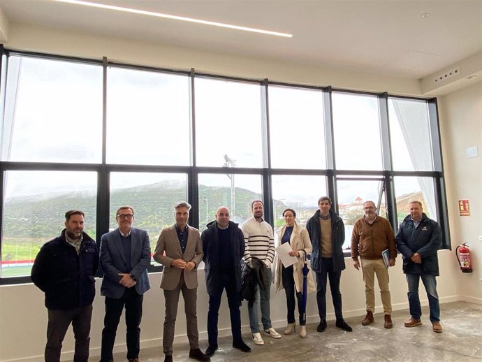 Lorite (3º izda.), durante su visita a Espiel.