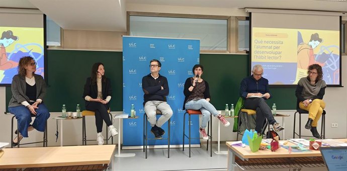 Un momento del debate en la Facultad de Ciencias de la Educación