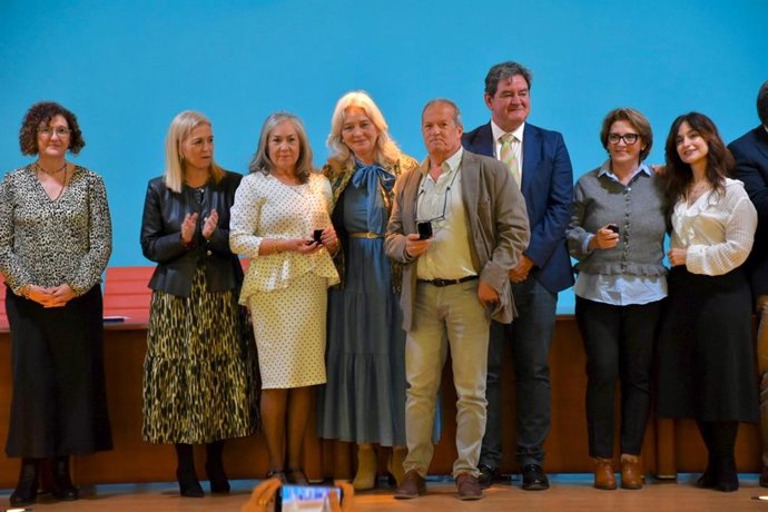 La delegada de la Junta en la provincia de Cádiz, Mercedes Colombo, en el acto de homenaje al personal jubilado de los hospitales de Cádiz y San Fernando