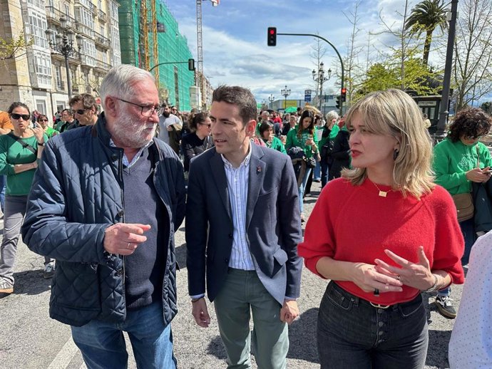 El secretario general del PSOE, Pedro Casares,en la manifestación