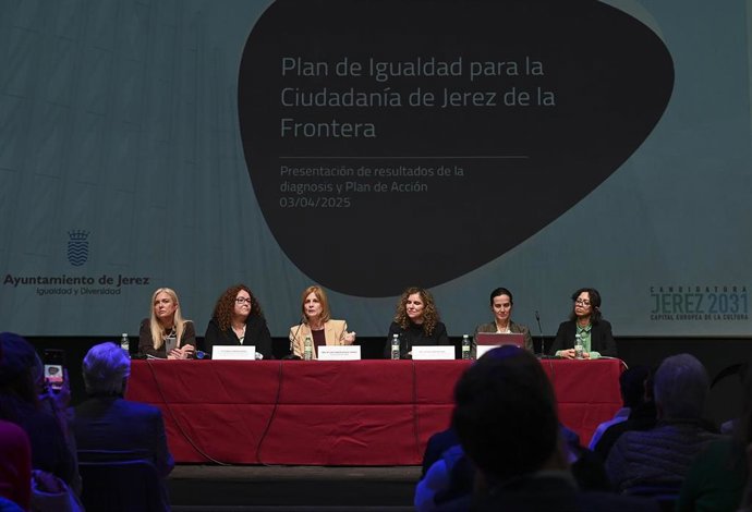 La alcaldesa de Jerez de la Frontera (Cádiz), María José García-Pelayo, preside la presentación del Plan de Igualdad para la Ciudadanía 2025-2029.