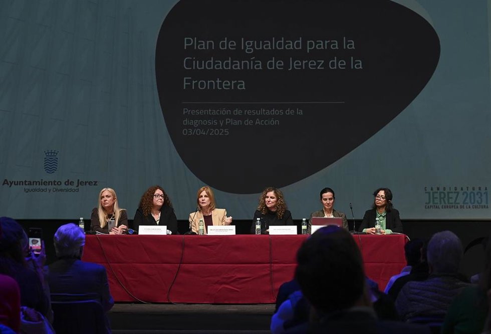 La alcaldesa de Jerez de la Frontera (Cádiz), María José García-Pelayo, preside la presentación del Plan de Igualdad para la Ciudadanía 2025-2029.