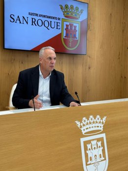 El alcalde de San Roque, Juan Carlos Ruiz Boix, en el Ayuntamiento,