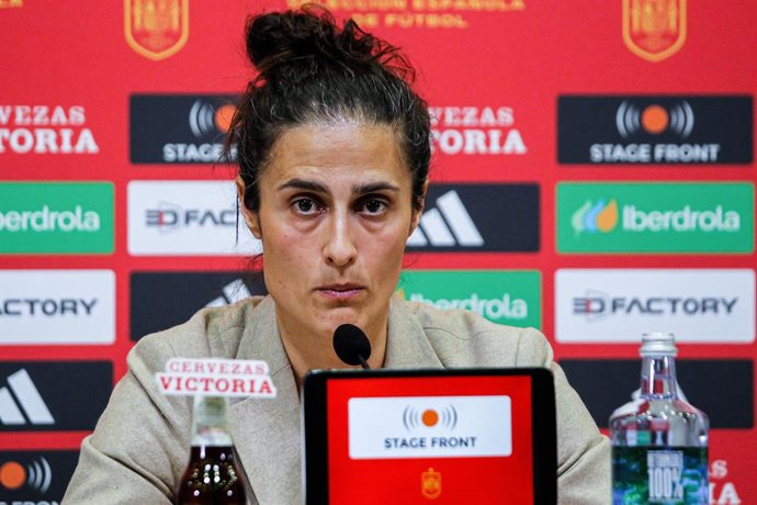 Archivo - Montse Tome, técnico da seleção feminina da Espanha, atende à imprensa durante sua coletiva de imprensa na Ciudad del Fútbol em 15 de fevereiro de 2024 em Las Rozas, Madri, Espanha.