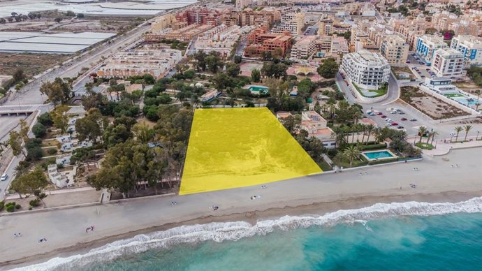 Roquetas de Mar (Almería) aprueba la construcción de una piscina de agua de mar en Aguadulce por 102.000 euros.