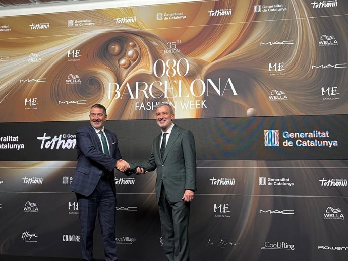 El alcalde de Barcelona, Jaume Collboni, y el conseller de Empresa y Trabajo de la Generalitat de Catalunya, Miquel Sàmper, en la 080 Fashion Barcelona