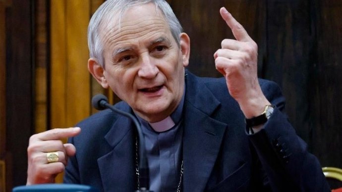 El cardenal Zuppi en la sesión informativa al final de los trabajos de la segunda Asamblea Sinodal