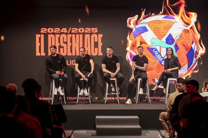 LaLiga y Puma presentan ORBITA FUEGO, el balón oficial para el desenlace en Primera y Segunda División.