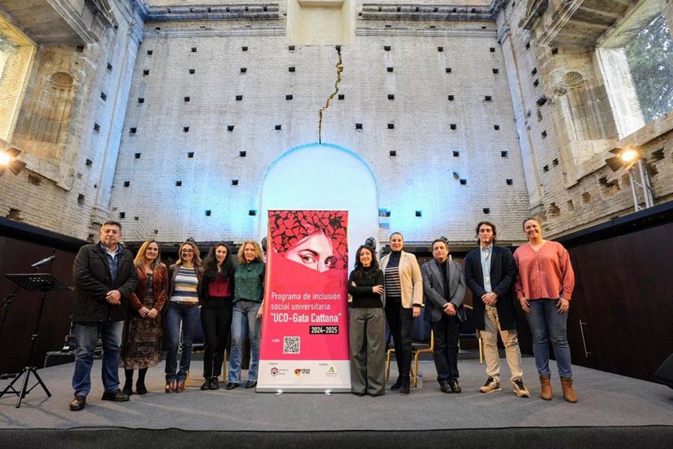 La Universidad de Córdoba presenta en la Sala Orive el volumen 'Gata Cattana. Poesía Completa'.