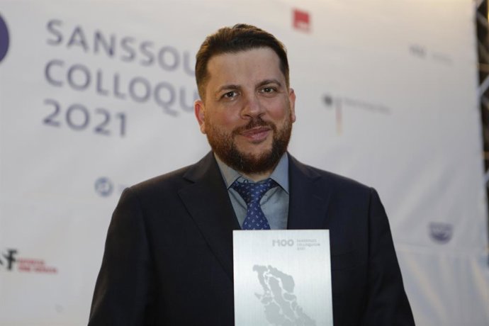 Archivo - Arquivo - 6 de outubro de 2021, Potsdam, Brandemburgo, Alemanha: Potsdam: A foto mostra Leonid Volkov, que recebeu o Prêmio de Mídia M100 em vez do preso Alexei Navalny... No Colóquio M100 Sanssouci e na cerimônia do Prêmio de Mídia M100, cerca 