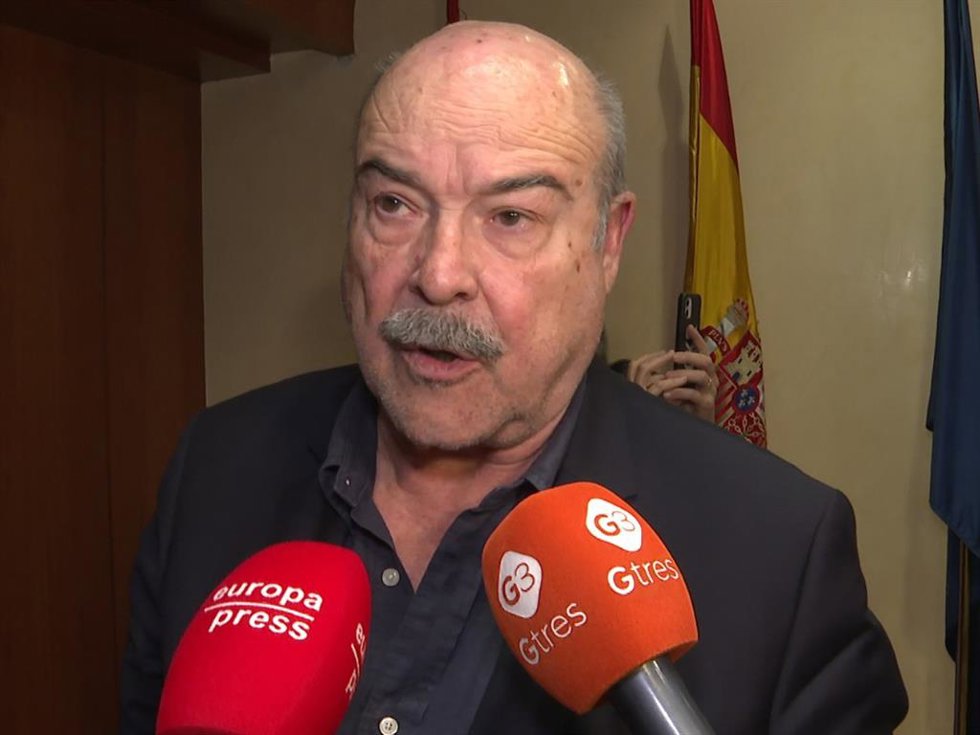 Antonio Resines en la presentación del libro de Pedro Piqueras, 'Cuando ya nada es urgente'