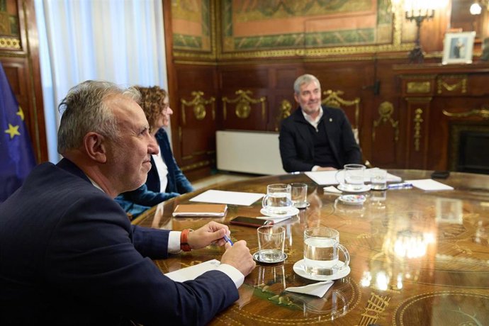 El Ministro de Política Territorial y Memoria Democrática, Ángel Víctor Torres, la ministra de Hacienda, María Jesús Montero, y el presidente de Canarias, Fernando Clavijo,  a 10 de marzo de 2025, en Madrid (España). 