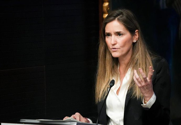 La vicepresidenta tercera del Gobierno, Sara Aagesen, interviene en un encuentro informativo de la Cadena SER en Sevilla.