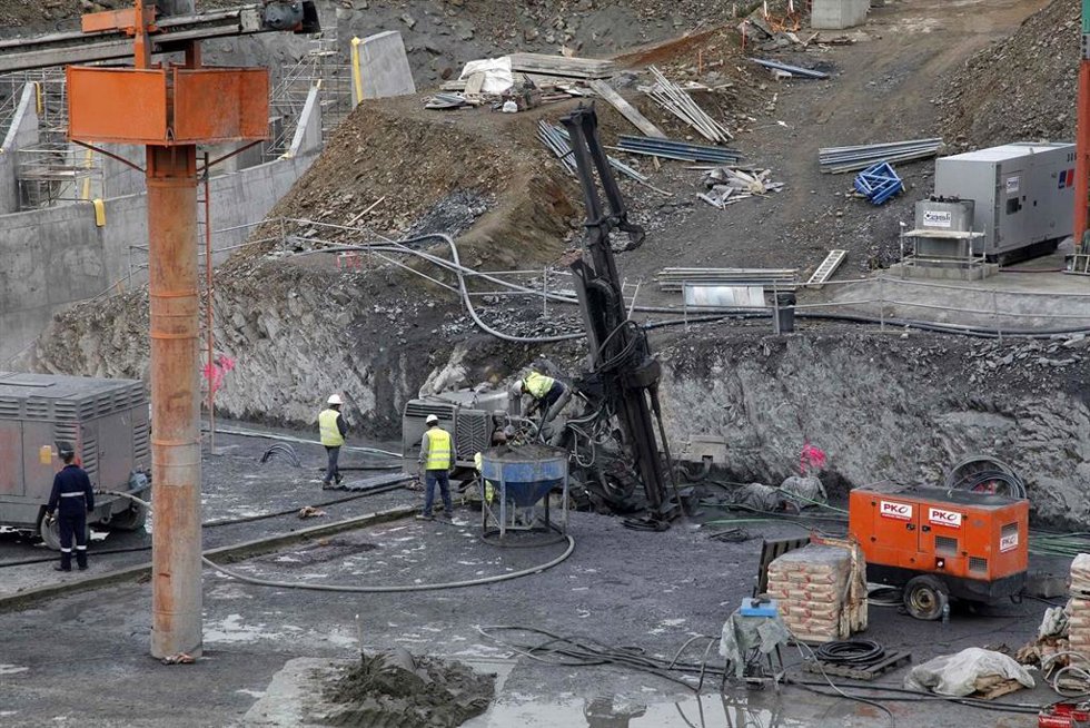 Archivo - Obras en la presa de Alcolea antes de su paralización.