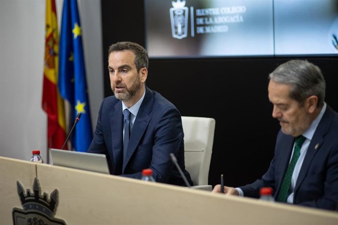 El presidente del Frob, Álvaro López Barceló, interviene durante el V Congreso Internacional de Derecho Bancario, en el Ilustre Colegio de la Abogacía de Madrid (ICAM), a 4 de abril de 2025, en Madrid (España). 