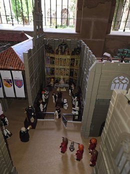 Iglesia de Cañas realizada en playmóbil